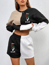Sudadera y pantalones cortos de cuello redondo con estampado de bloques de color de calavera